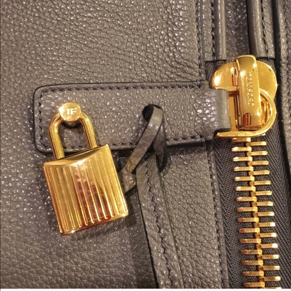 Sleek & stunning Alix Tote in Graphite - Picture 7 of 9